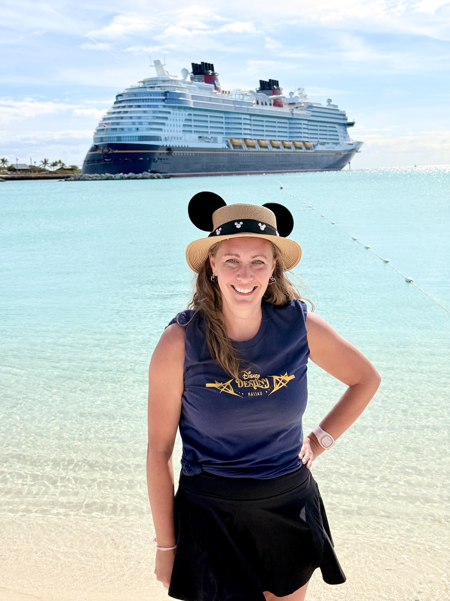 Jessica Jerz in front of a DCL ship